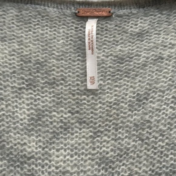 ❗️SOLD❗️Free People Grey V Neck Gossamer Alpaca Wool Blend Sweater Size XS - Picture 5 of 8